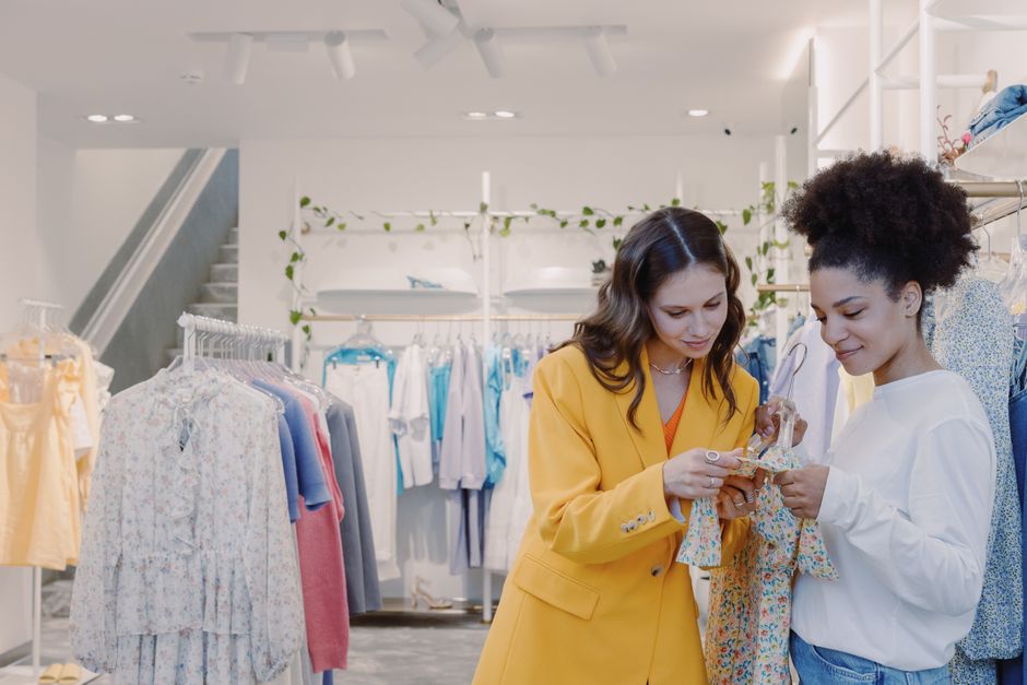 Retail & E-commerce — industry tracking